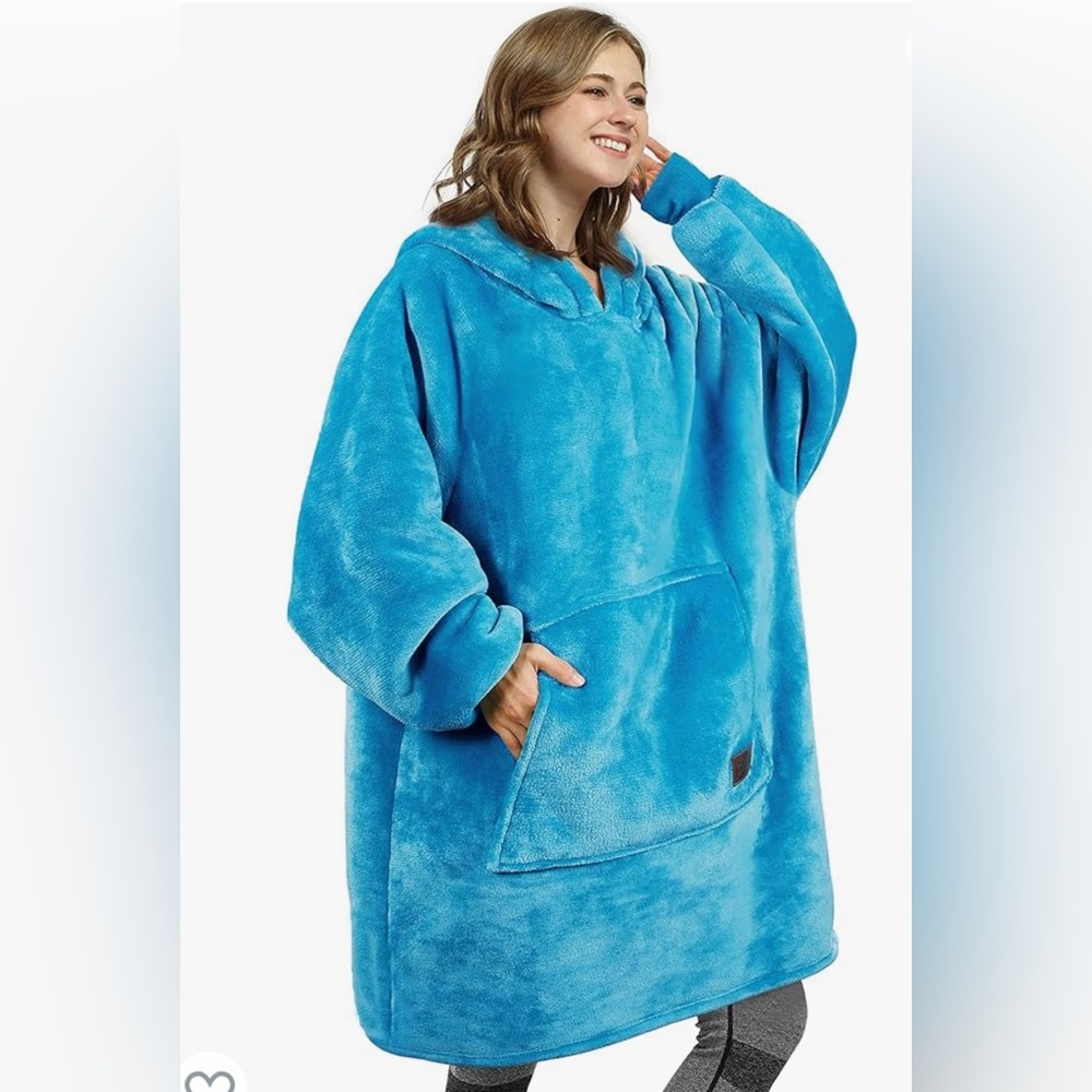 NEW Catalonia oversized blanket hoodie. One size. Sea Blue